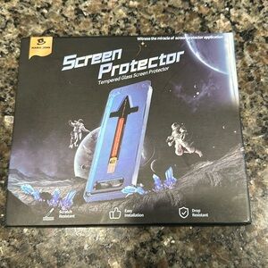 iPhone 14 screen protector